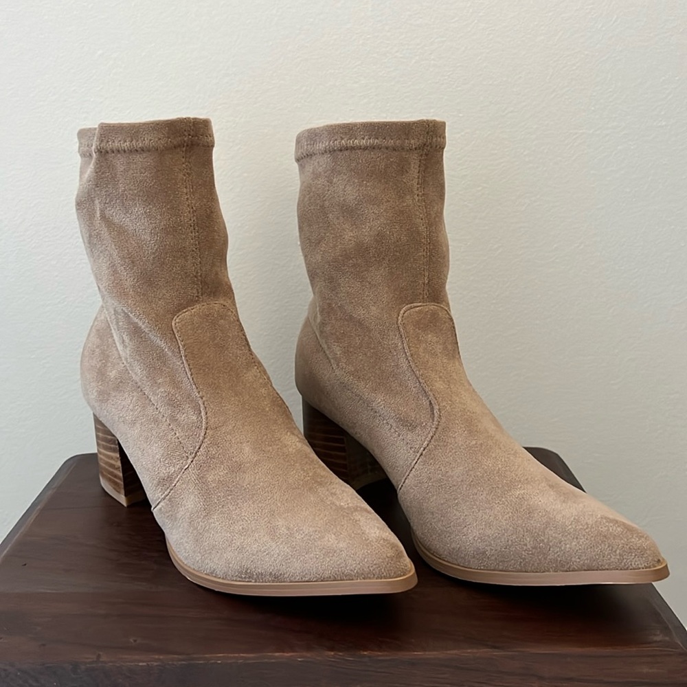 Char Mushroom Brown Suede Pointed-Toe Sock Boots